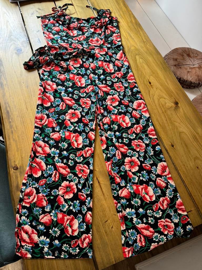 King Louie jumpsuit NIEUW xl rood zwart blauw bloemen, Kleding | Dames, Jumpsuits, Ophalen of Verzenden, Zo goed als nieuw, Maat 46/48 (XL) of groter