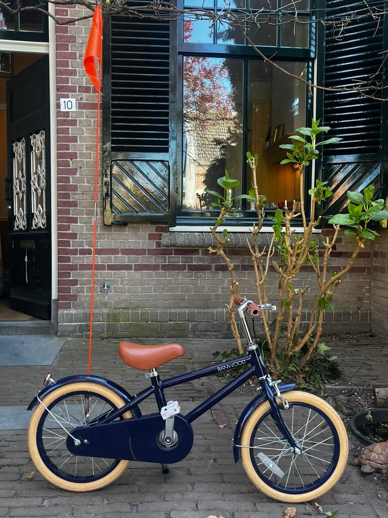 Banwood fiets 16 inch incl. zijwieltjes & vlag, Fietsen en Brommers, Fietsen | Kinderfietsjes, Ophalen, Zo goed als nieuw, 16 tot 20 inch