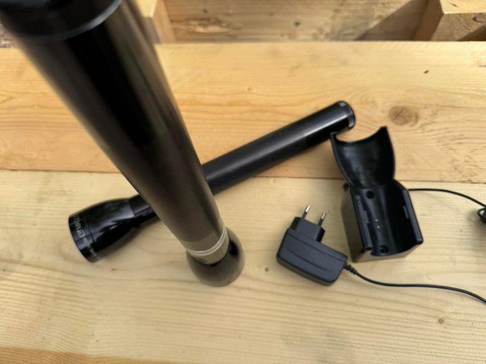 2x Maglite LED Oplaadbaar met Lader - Nieuwstaat, Caravans en Kamperen, Ophalen of Verzenden, Nieuw, Accu