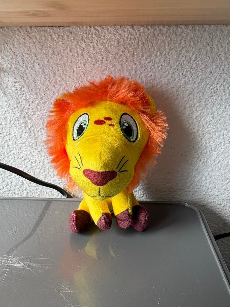 Leuke gele leeuw knuffel met oranje manen, Ophalen, Overige merken, Zo goed als nieuw, Middelgroot (20 tot 80 cm)