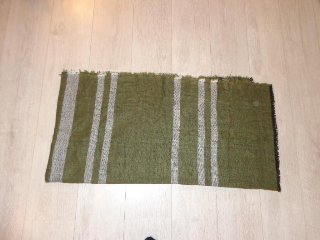 legergroene damessjaal van Zara  lengte: 190 cm, Kleding | Dames, Mutsen, Sjaals en Handschoenen, Ophalen of Verzenden, Gedragen