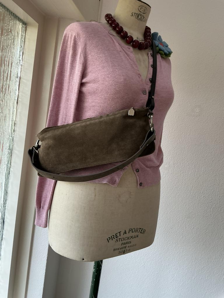 Ellen Truijen Hipster tas bruin suède zo goed als nieuw, Ophalen of Verzenden, Zo goed als nieuw, Bruin, Schoudertasje
