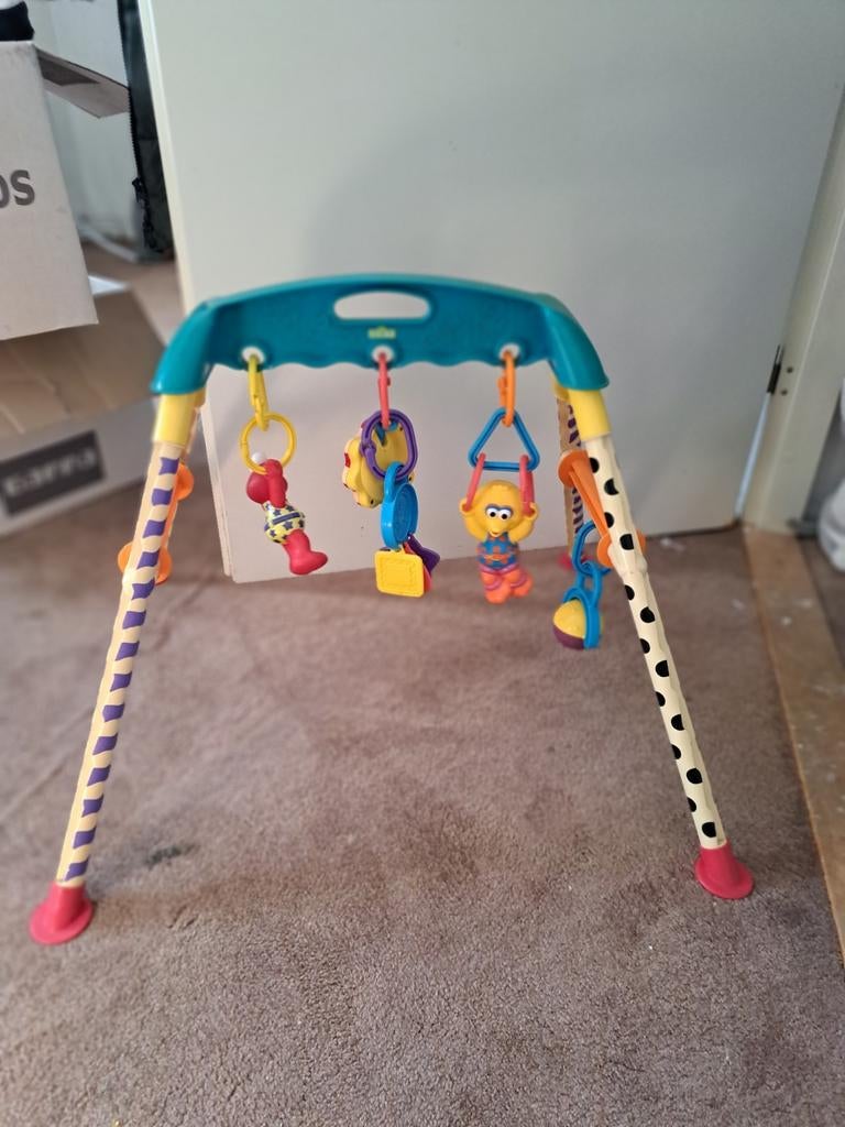 Leuk speelrek met Sesamstraat figuren, Ophalen