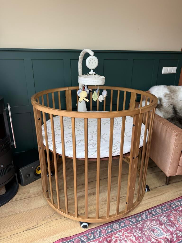 Ronde box walnoot hout op wieltjes - Zo goed als nieuw!, Ophalen of Verzenden, Zo goed als nieuw, Rond, Wieltjes