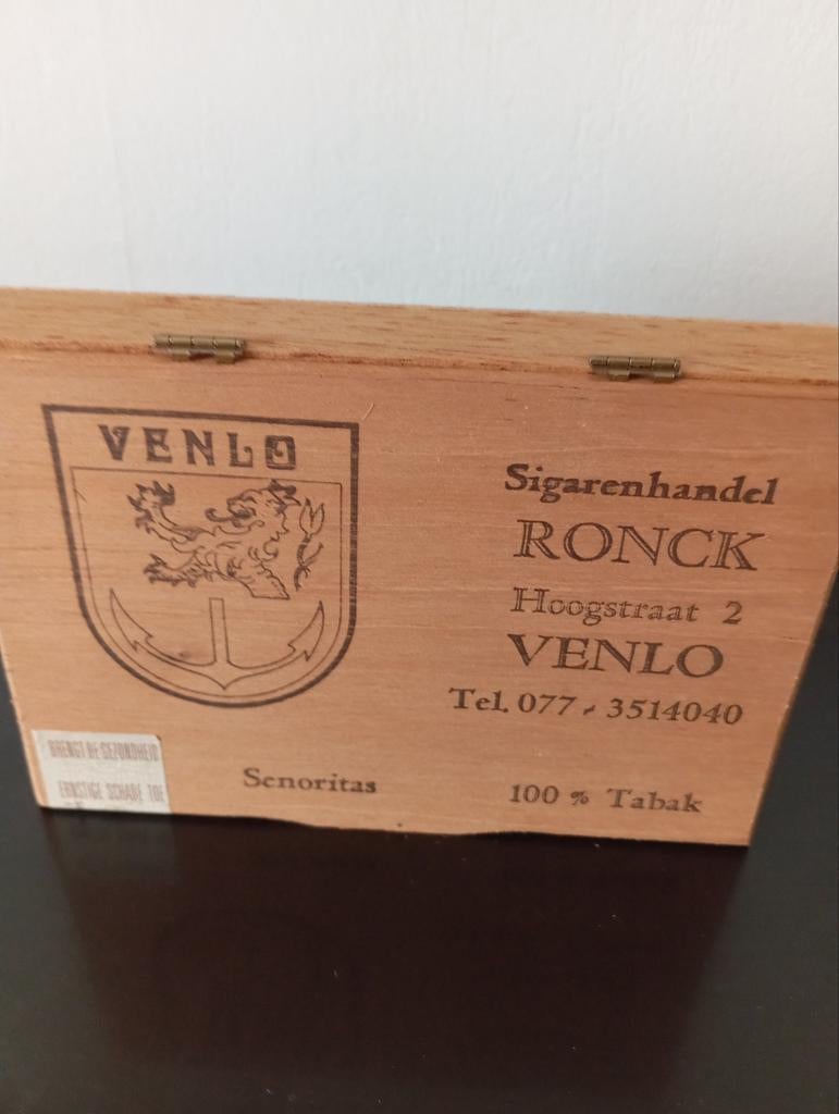 Vintage sigarenkistje Venlo, Verzamelen, Rookartikelen, Aanstekers en Luciferdoosjes, Ophalen of Verzenden, Tabaksdoos of Verpakking