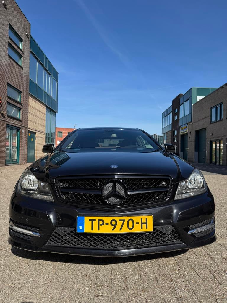 Mercedes-Benz C-Klasse C180 BE Coupe 2013 Zwart, Auto's, Mercedes-Benz, Particulier, C-Klasse, Benzine, B, Coupé, Handgeschakeld