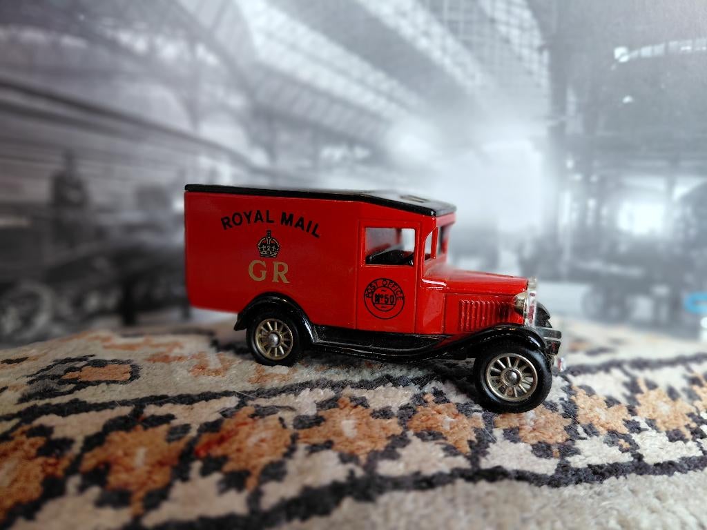 days gone modellen, by lledo plc enfield, Hobby en Vrije tijd, Modelauto's | 1:43, Ophalen of Verzenden, Zo goed als nieuw, Auto