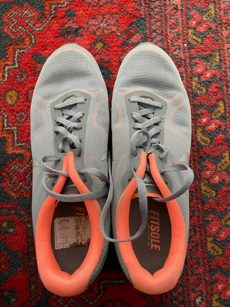 Nike Air Max sneakers grijs/oranje, Kleding | Dames, Schoenen, Ophalen of Verzenden, Gedragen, Grijs, Sneakers of Gympen