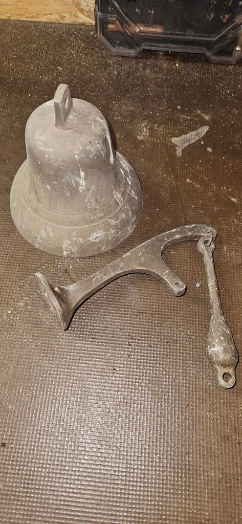 Antieke scheepsbel met wandbeugel - messing/brons, Antiek en Kunst, Ophalen