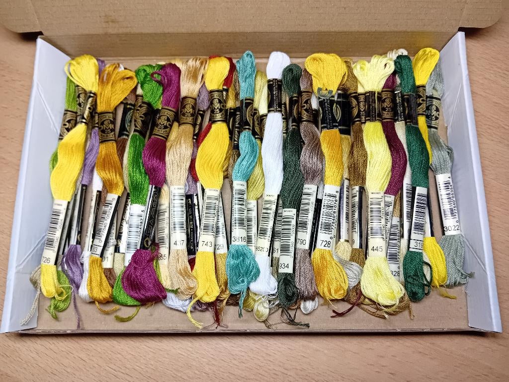 40 verschillende strengen DMC Mouline borduurgaren (04)., Hobby en Vrije tijd, Borduren en Borduurmachines, Verzenden, Nieuw, Handborduren