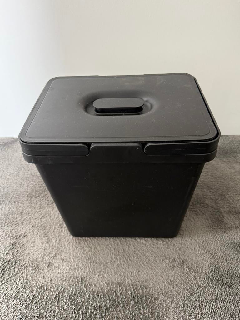 Kunststof vuilnisbak met deksel en handvat - 2 st. besch.b., Ophalen, Zo goed als nieuw, Kunststof, Minder dan 50 cm