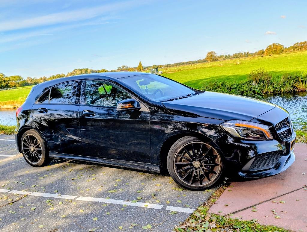 Mercedes-Benz A-Klasse 1.6 A160 2017 Zwart, Auto's, Voorwielaandrijving, 125 pk, 4 cilinders, USB