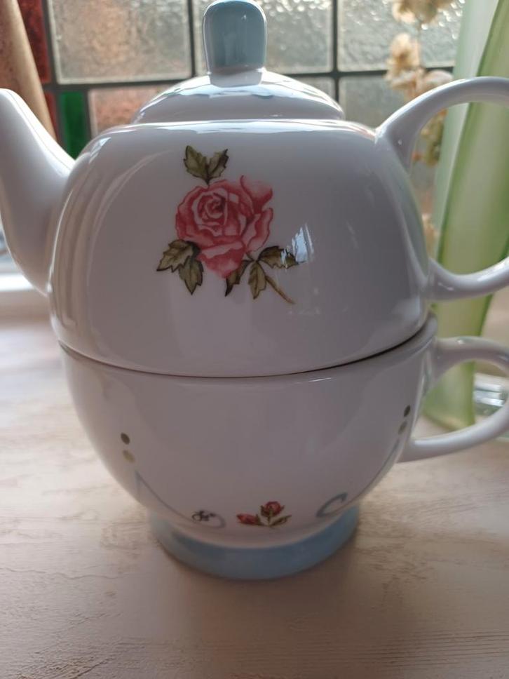 Douwe Egberts Theepot Theeset by Jet - Rozen Design, Huis en Inrichting, Keuken | Servies, Zo goed als nieuw, Overige typen, Overige stijlen