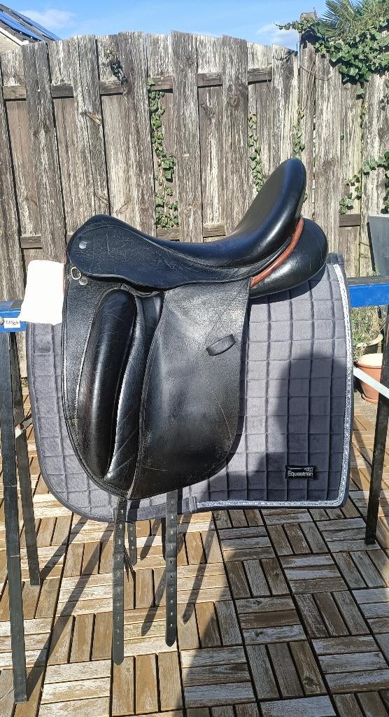 Tk. Custom zadel Wolfgang Solo 17,5 inch, Ophalen, Gebruikt, Dressuur