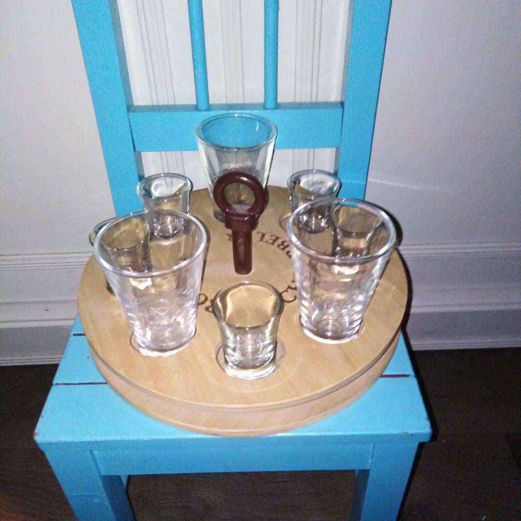 Houten serveerplank rondje Schrobbelèr 8 glaasjes, Ophalen of Verzenden, Gebruikt, Overige typen