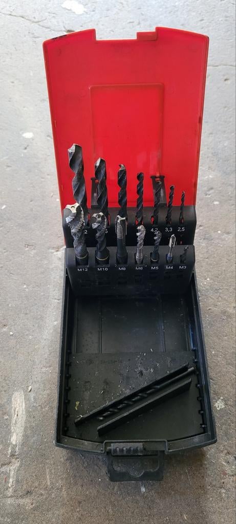 Boorset met diverse maten boren en tappen, Ophalen of Verzenden, Gebruikt, Overige typen