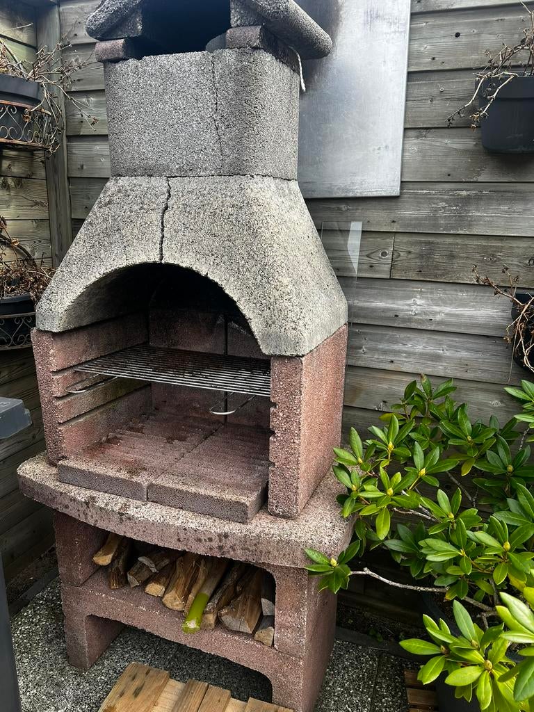 Betonnen barbecue, Ophalen, Gebruikt