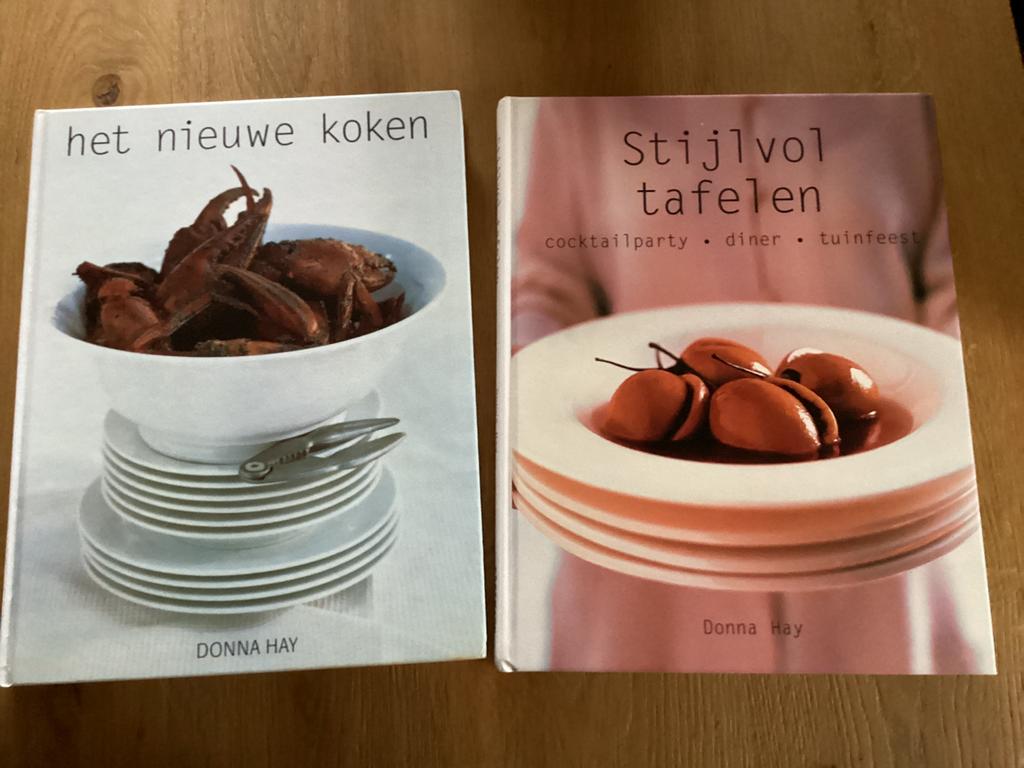 Donna Hay, 2 mooie kookboeken, Ophalen, Gelezen