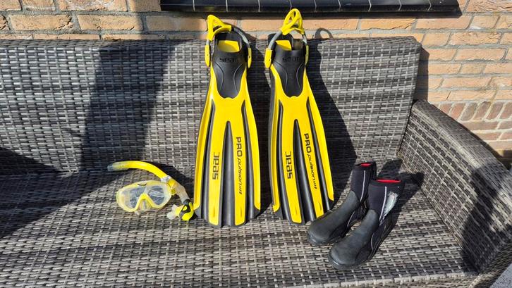 Seac duikset (vinnen, masker, snorkel + duikschoenen), Watersport en Boten, Duiken, Zo goed als nieuw, Duikbril of Snorkel, Ophalen of Verzenden