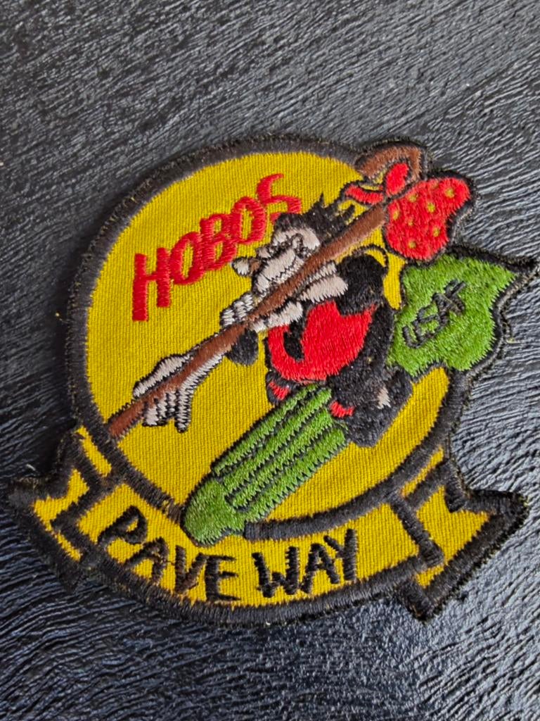 Hobos Paveway" squadron patch Vietnam periode, Verzamelen, Militaria | Algemeen, Ophalen of Verzenden, Landmacht, Amerika, Embleem of Badge