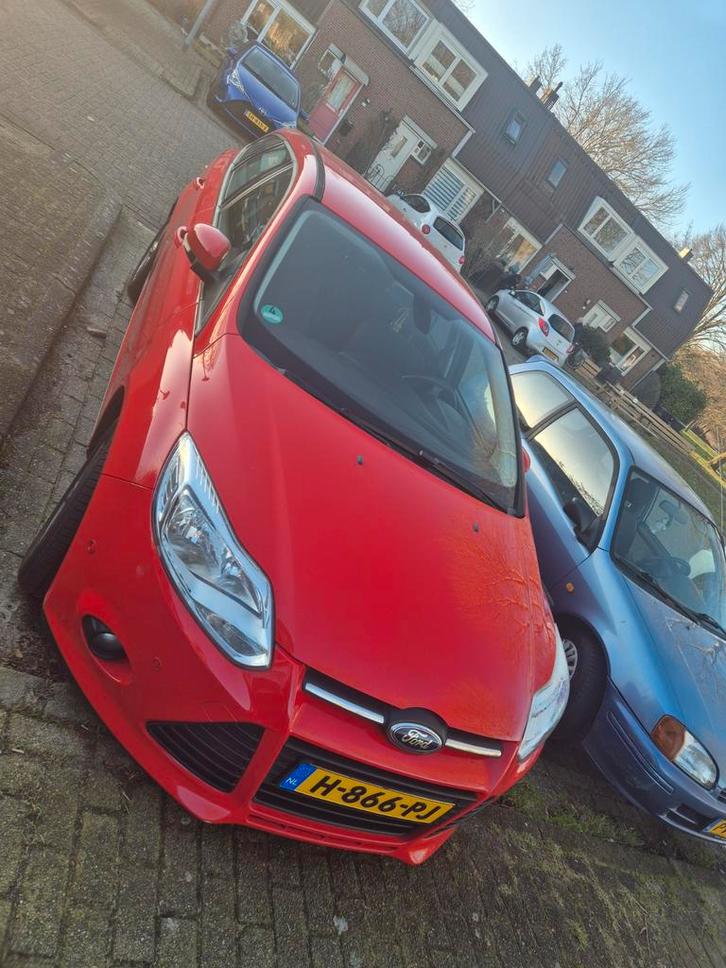Ford Focus 1.0 Ecoboost 2013 Rood, kapotte koppakking, Auto's, Ford, Particulier, Focus, Benzine, A, Stationwagon, Handgeschakeld
