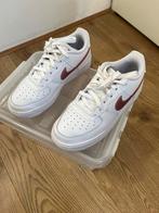 Nike Air Force 1 maat 37,5, roze logo., Kleding | Dames, Schoenen, Wit, Ophalen of Verzenden, Sneakers of Gympen, Gedragen