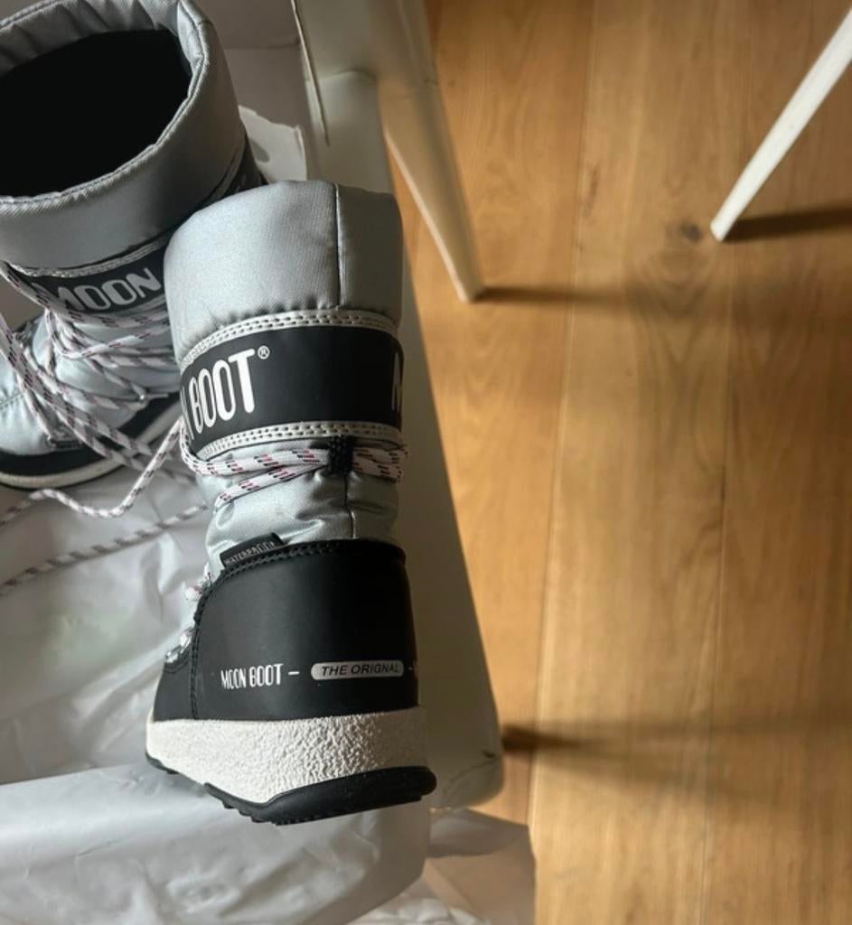 sneeuwlaarzen maat 28 Moon Boot, Ophalen of Verzenden, Zo goed als nieuw, Jongen of Meisje, Jas