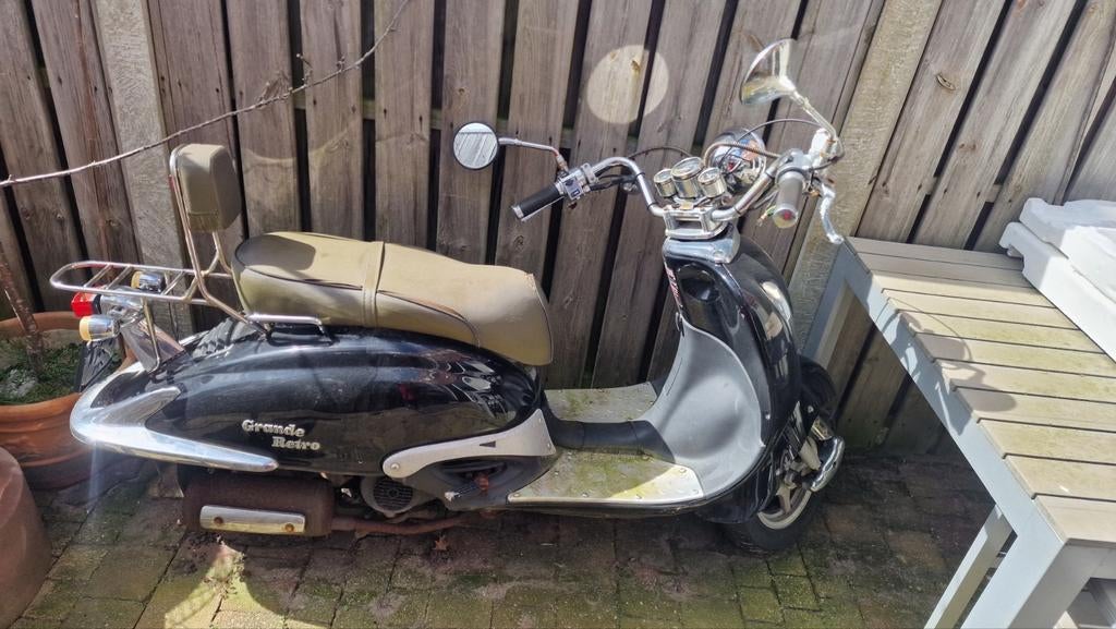 Fosti Grande Retro scooter, voor onderdelen of handige harry, Fietsen en Brommers, Ophalen of Verzenden, Gebruikt, Benzine, Overige merken