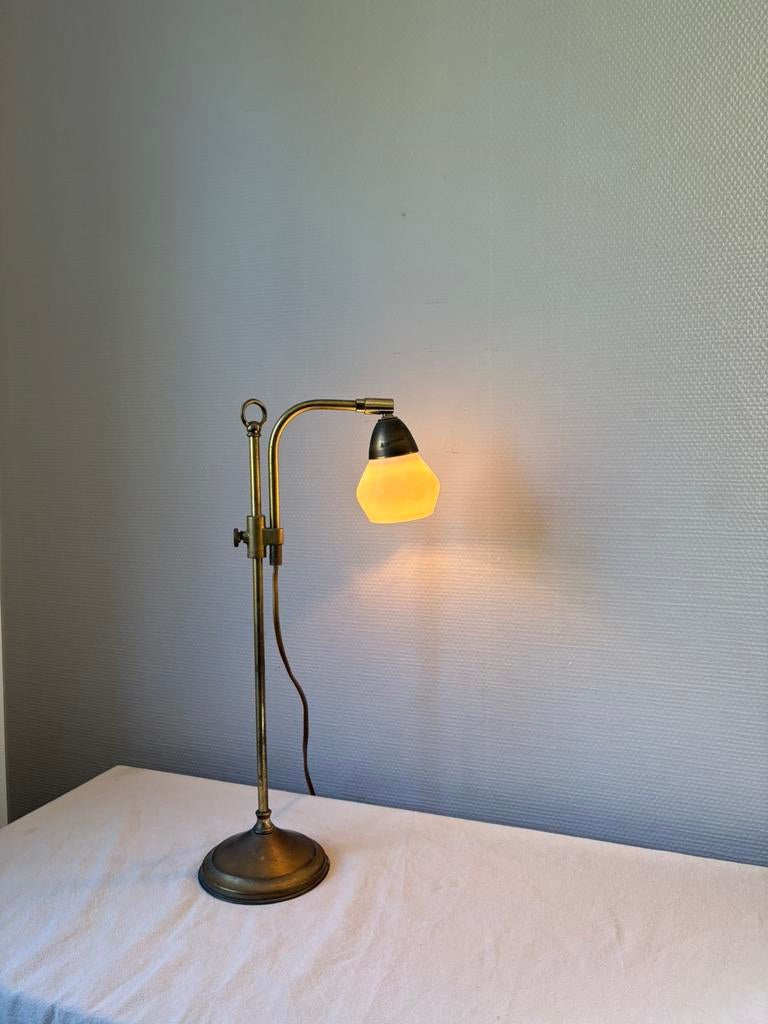 Vintage art deco messing & wit melkglazen kapje verstelbaar, Ophalen of Verzenden, Zo goed als nieuw, Glas, Vintage art deco