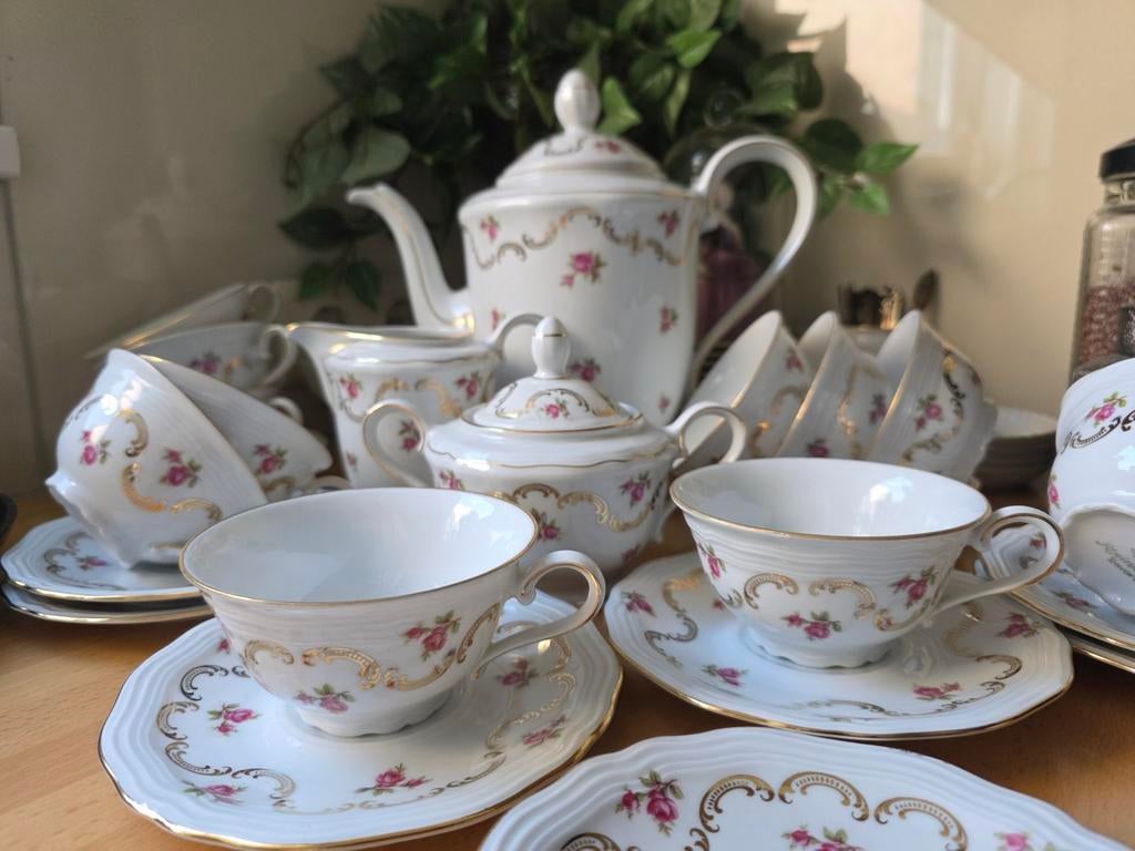 Bavaria roosjes 12 persoons kop schotels pot roomstel, Antiek en Kunst, Antiek | Servies compleet, Ophalen of Verzenden