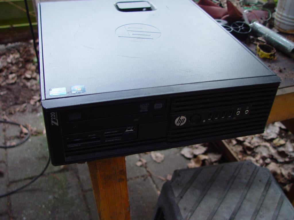HP Z220, Computers en Software, Desktop Pc's, Ophalen of Verzenden, SSD, 3 tot 4 Ghz, Gebruikt
