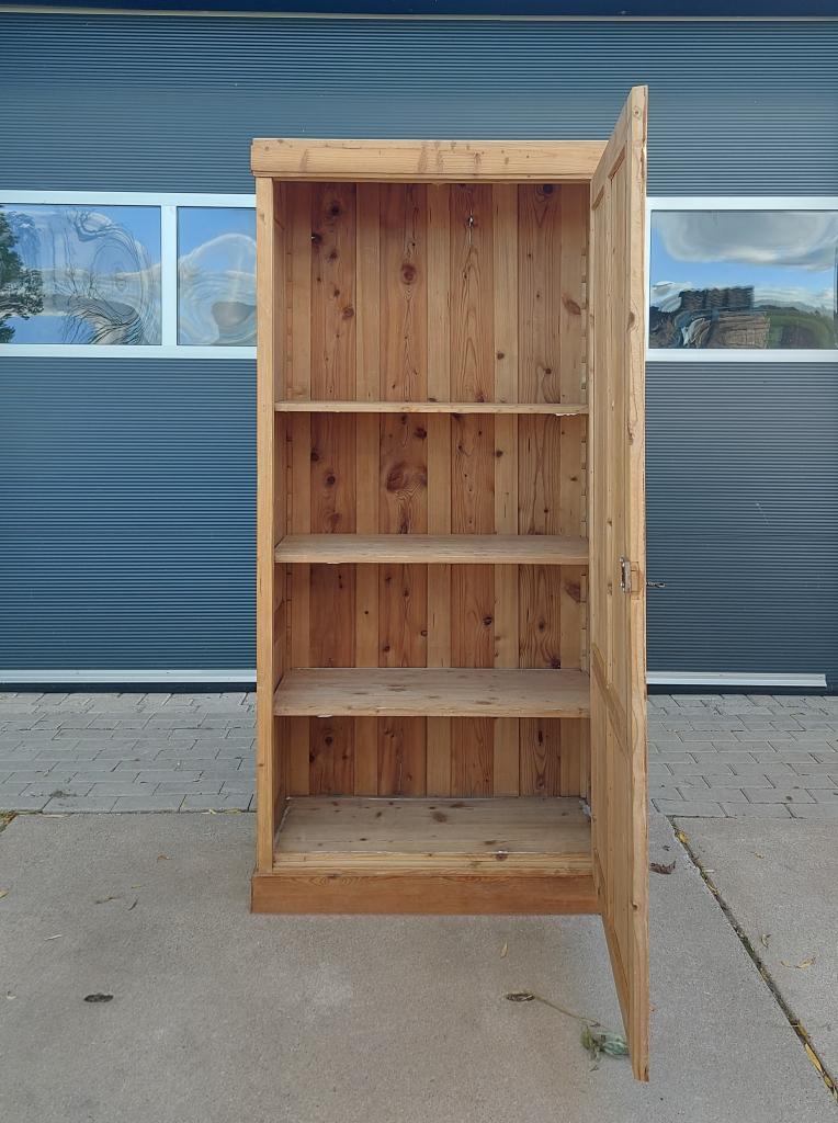 Landelijke klassieke kast, eendeurskast, legkast kledingkast, Antiek en Kunst, Antiek | Meubels | Kasten, Ophalen of Verzenden