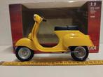 Grote Vespa 125 Primavera scooter geel Revell 1:9 KRD, Ophalen of Verzenden, Zo goed als nieuw, 1:9 t/m 1:12, Motor