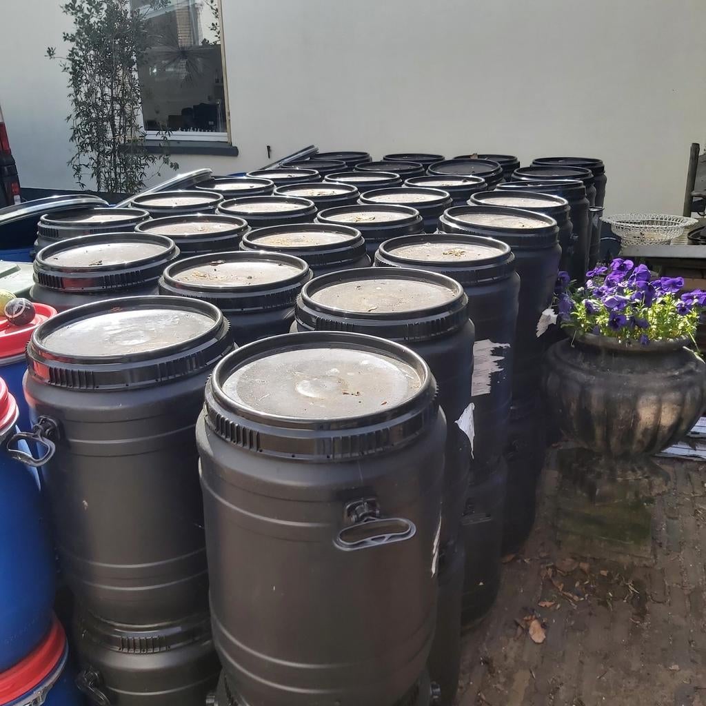 Zwarte 60L tonnen vaten voerton., Dieren en Toebehoren, Dierenvoeding, Ophalen, Overige soorten