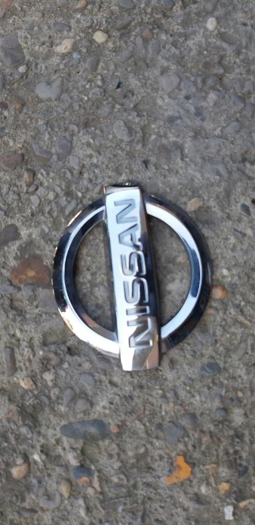 Embleem op de achterklep Nissan Micra 2004, Ophalen of Verzenden
