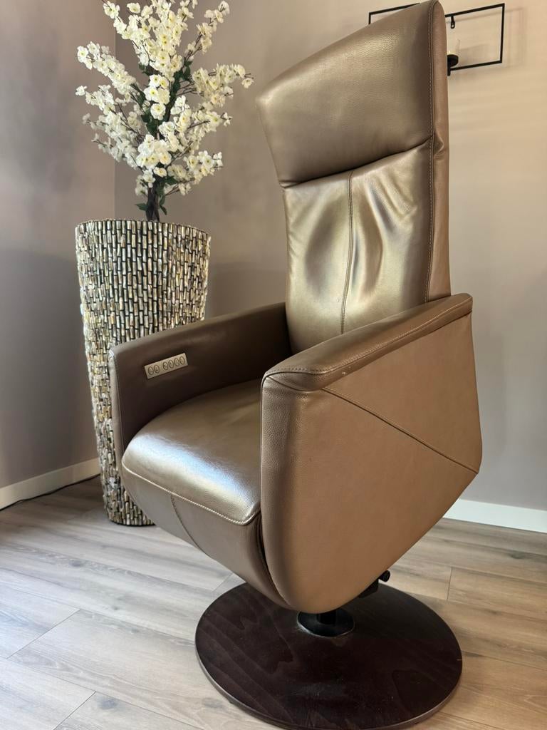 Prominent ACCU Sta Op stoel, Ophalen, Minder dan 75 cm, Leer, Zo goed als nieuw