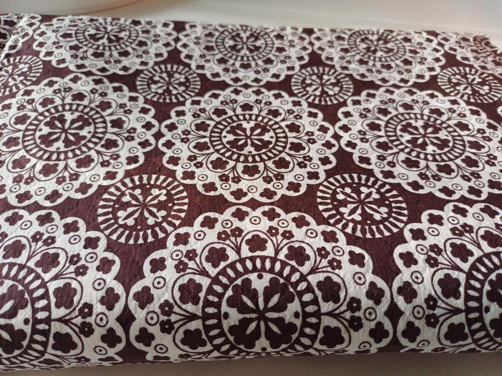 Lap stof vintage patroon wit rood bruin katoen nieuw, 120 cm of meer, Ophalen of Verzenden, Katoen, Nieuw