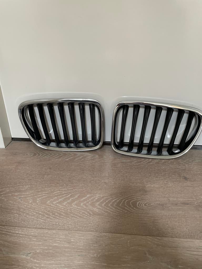 BMW X1 Grill - Nieren (Set van 2), Gebruikt, Voor, Ophalen of Verzenden, Bumper