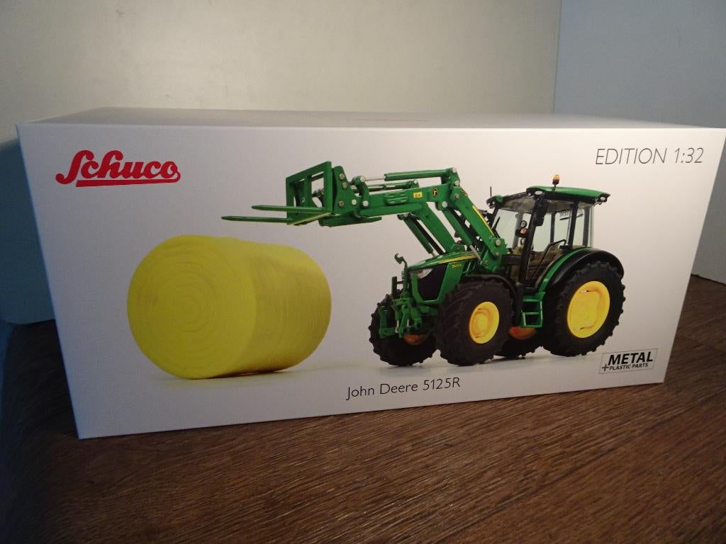 Te koop Schuco John Deere 5125R met voorlader., Ophalen of Verzenden, Zo goed als nieuw, Tractor of Landbouw, Schuco