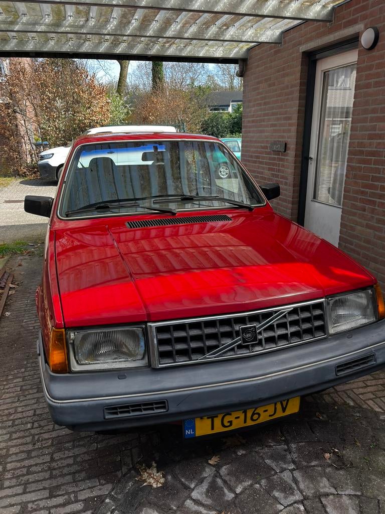 Volvo 340 1.4 GL AUT S6, april 1988 Rood, Auto's, Volvo, Automaat, 4 cilinders, 68 pk, Origineel Nederlands