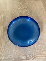 platte blauwe glazen schhal 29 cm, Gebruikt, Schaal, Rond, Ophalen of Verzenden