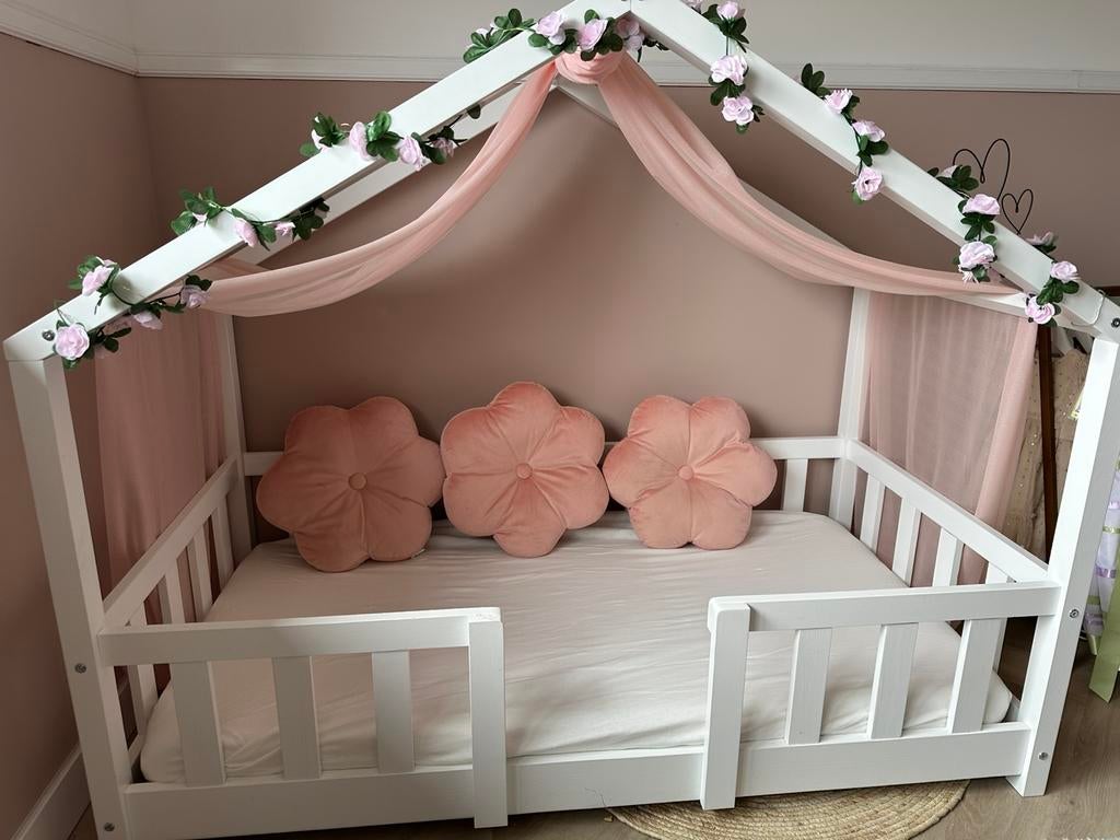Meisjes bed, Kinderen en Baby's, Kinderkamer | Bedden, 85 tot 100 cm, Ophalen of Verzenden, Zo goed als nieuw, Matras