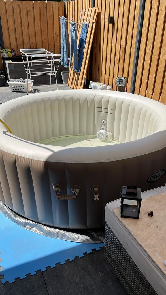 Intex Pure Spa Bubble Therapy opblaasbare jacuzzi, Tuin en Terras, Bubbelbaden en Hottubs, Ophalen, Gebruikt, Filter, Opblaasbaar