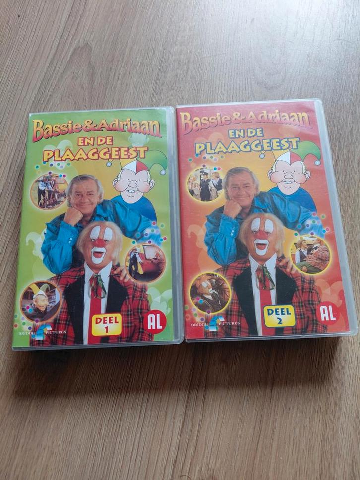 Bassie en Adriaan en de Plaaggeest deel 1 en 2 op video, Cd's en Dvd's, VHS | Kinderen en Jeugd, Gebruikt, Kinderprogramma's en -films