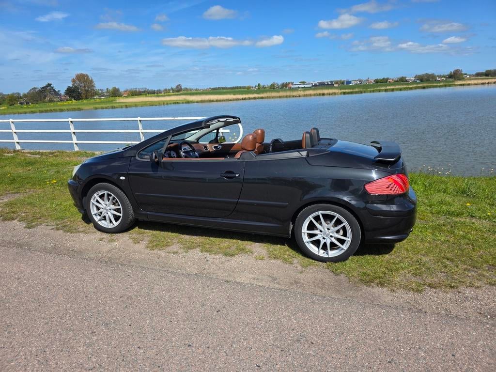 Peugeot 307 2.0 16V CC 2005 Zwart, Auto's, Voorwielaandrijving, 1440 kg, 4 cilinders, Cabriolet