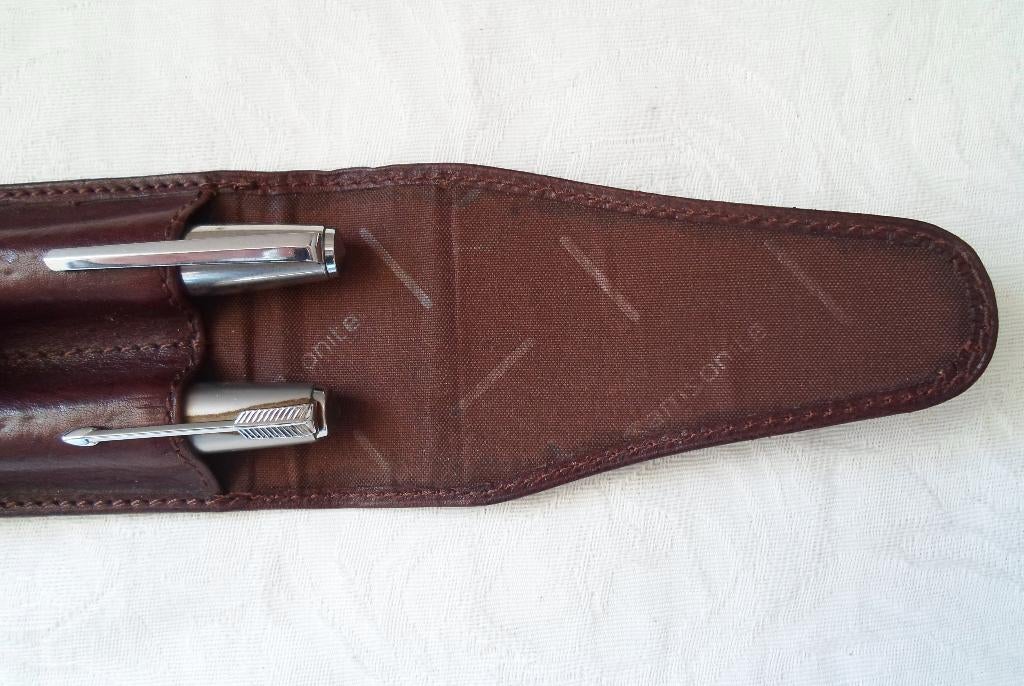 Vintage Parker 21 en Parker 51. Vulpennen in Samsonite etui., Verzamelen, Pennenverzamelingen, Ophalen of Verzenden, Zo goed als nieuw