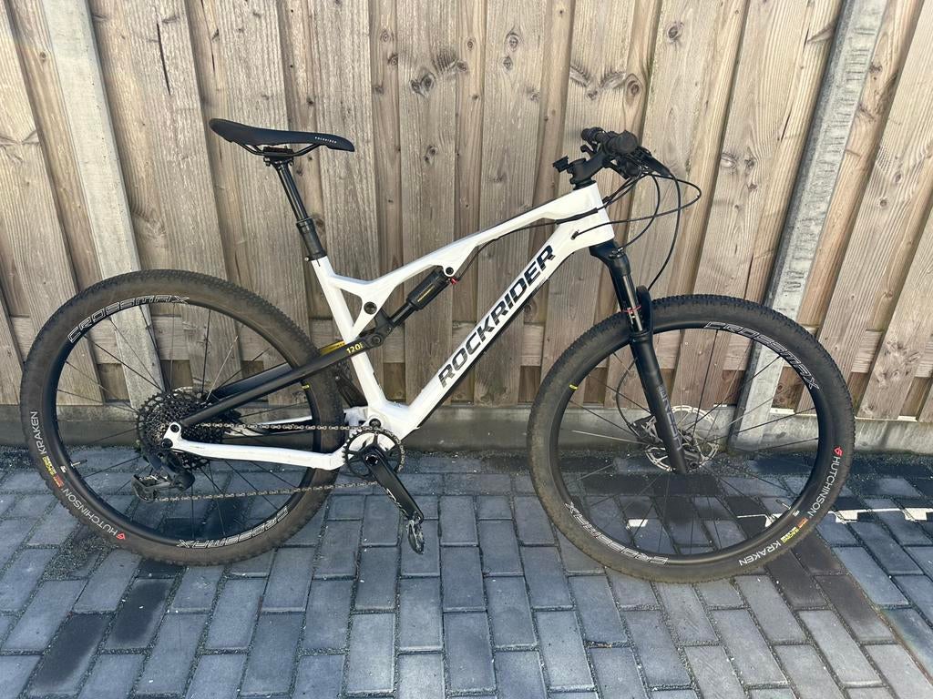 Rockrider XC900S 2021 fully carbon mountainbike als NIEUW, Fietsen en Brommers, Fietsen | Mountainbikes en ATB, Zo goed als nieuw