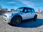 Mini Cooper 1.6 16V 2005 Grijs KM STAND 114.700 NAP, Auto's, Mini, Voorwielaandrijving, Regensensor, 4 cilinders, 4 stoelen