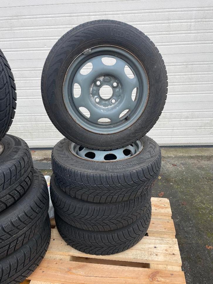 Winterbanden Vredestein Snowtrac 155/70 R13 op 4x100 velg, Auto-onderdelen, Banden en Velgen, Banden en Velgen, Winterbanden, 13 inch