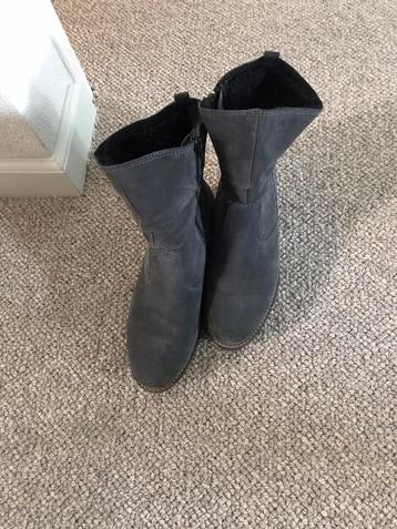 Mooie nieuwe bont gevoerd Echt Suede half hoge laarzen m38 beschikbaar voor biedingen